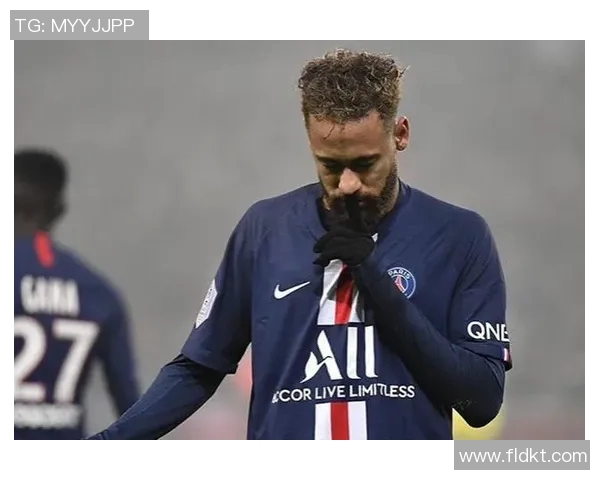 足球明星做闭嘴手势引发热议背后隐藏的故事与情感解析 足球明星做闭嘴手势引发热议背后隐藏的故事与情感解析